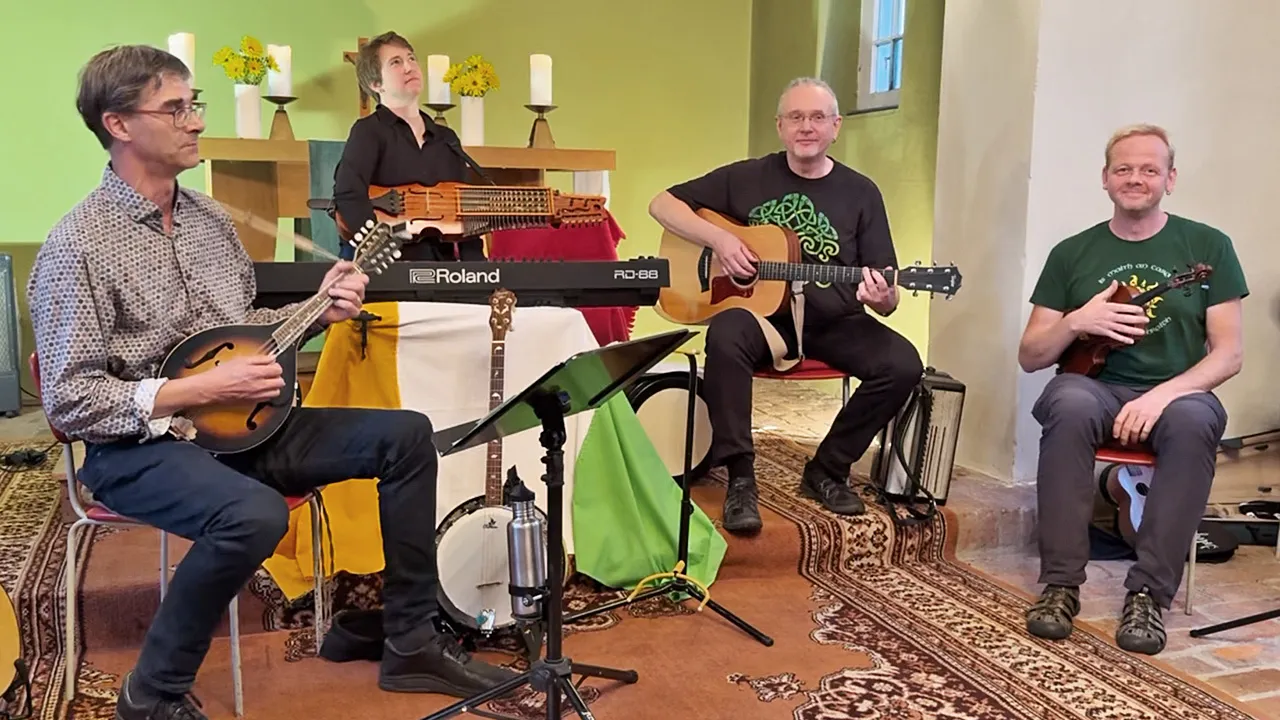 Lovely Madness Band - Irish Tune - Plenxty Funny Powers