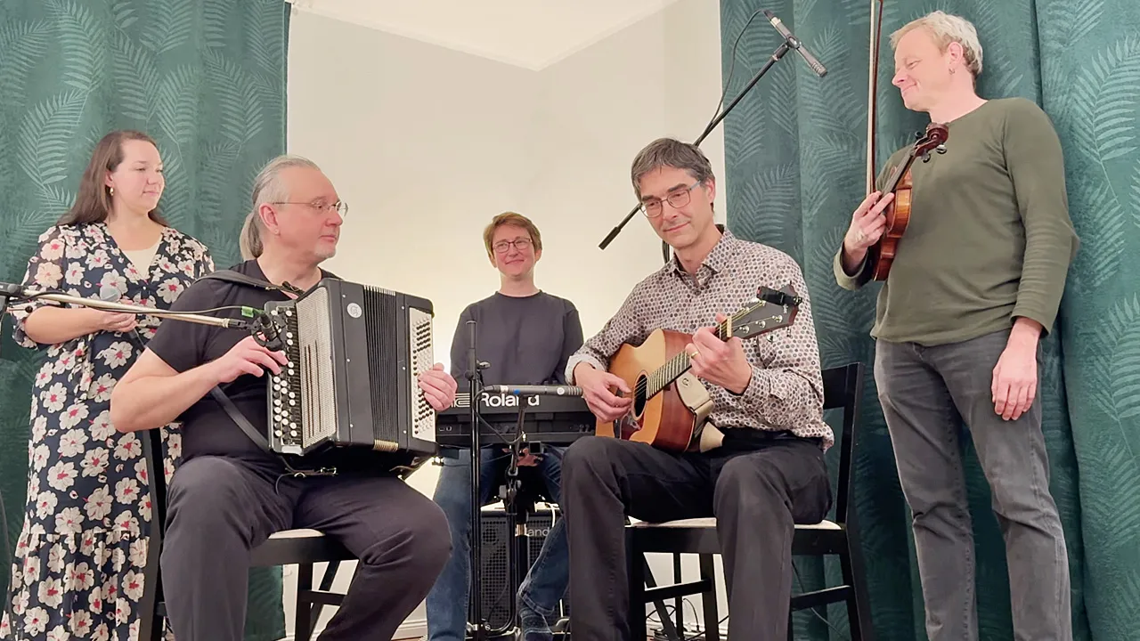 Lovely Madness Band - Irish Song - Galway Bay