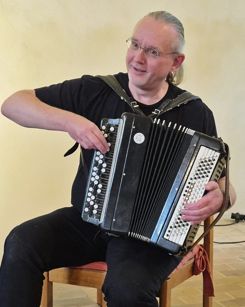 Michael - Lovely Madness Band - Irish Traditional Music